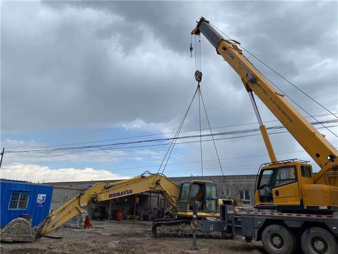 宝兴县25吨吊车的工作半径是多少？