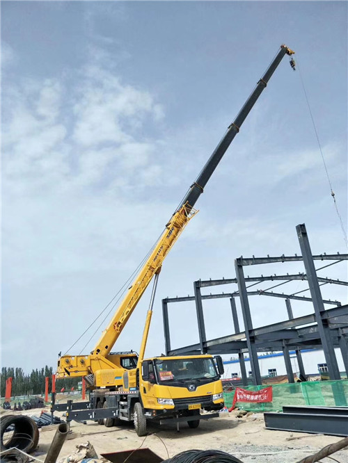 宝兴县超高层建筑钢结构吊装案例